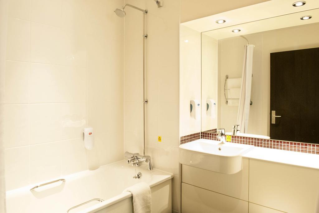 Premier Inn London Croydon West - Purley A23 Szoba fotó